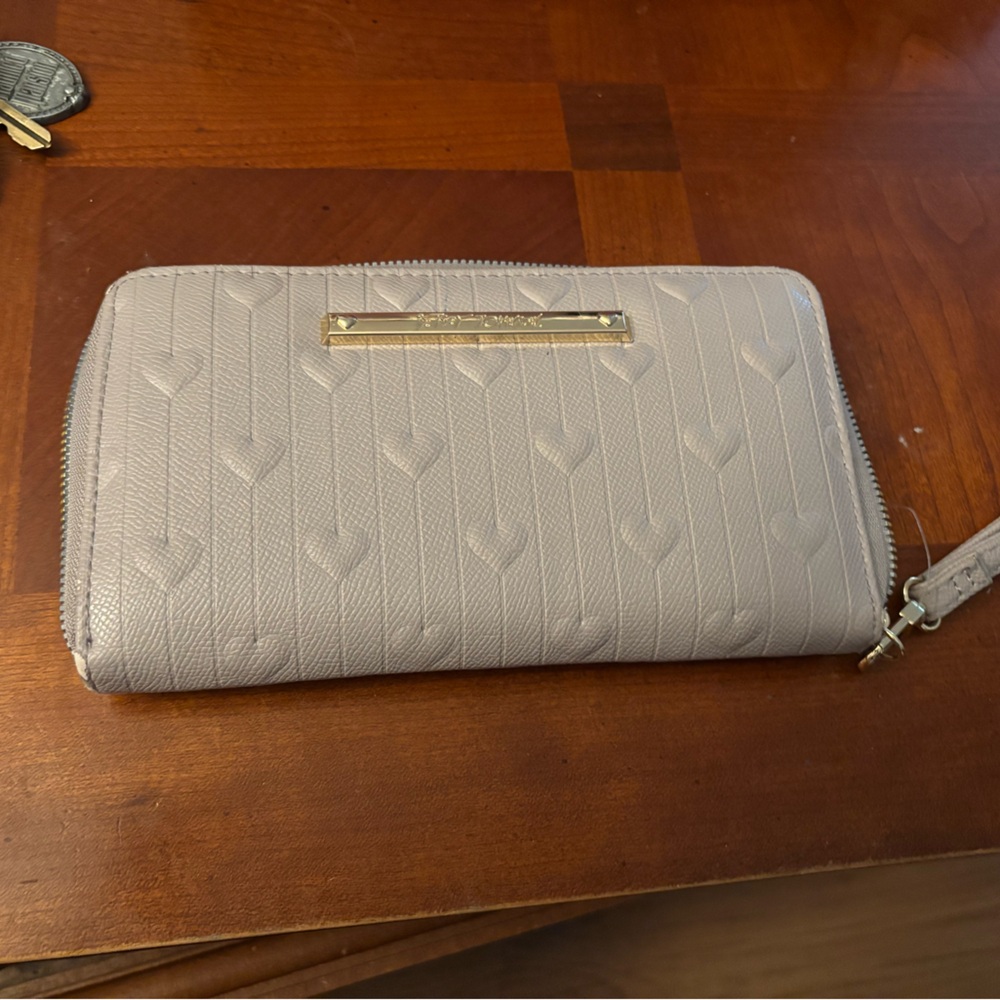 Betsey Johnson heart wallet nwot